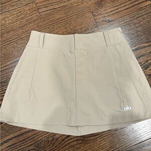 ALO Yoga Women's Tan Active Skort with Subtle Logo